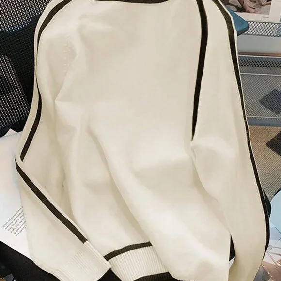 Black And White Casual Women's Contrast Color Knitted Loose Crew Neck Sweater - Picture 3 of 3